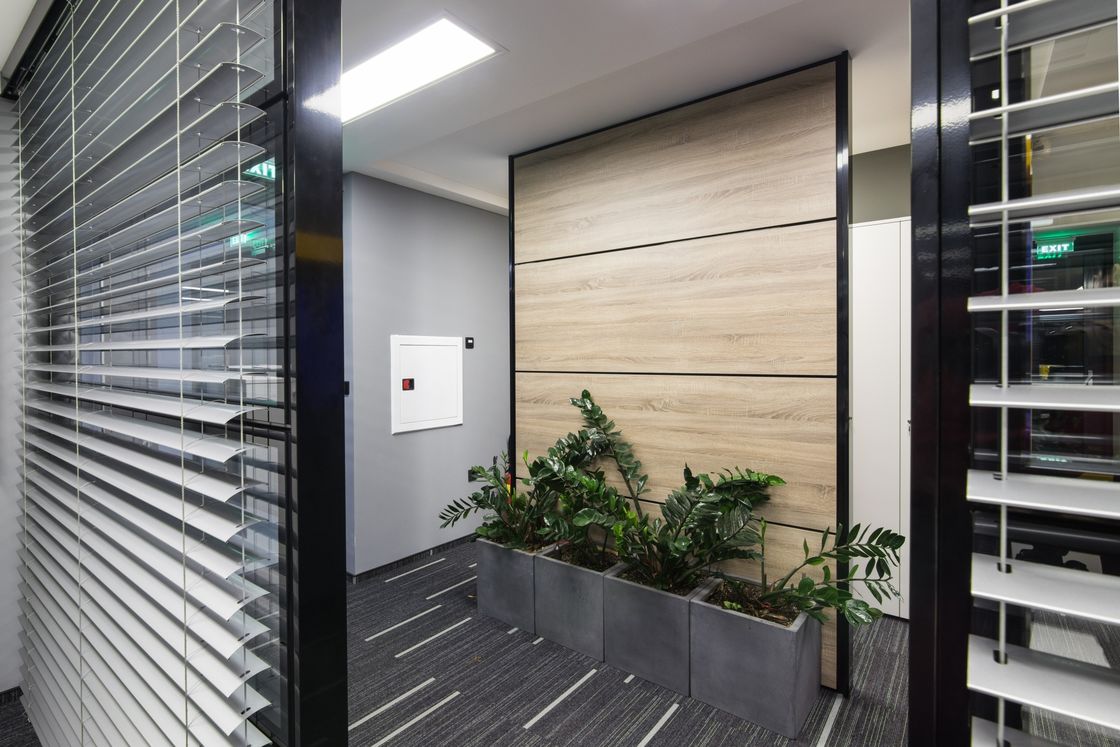 Aluminum Frame Smart Glass Partition Wall with Dimming Control